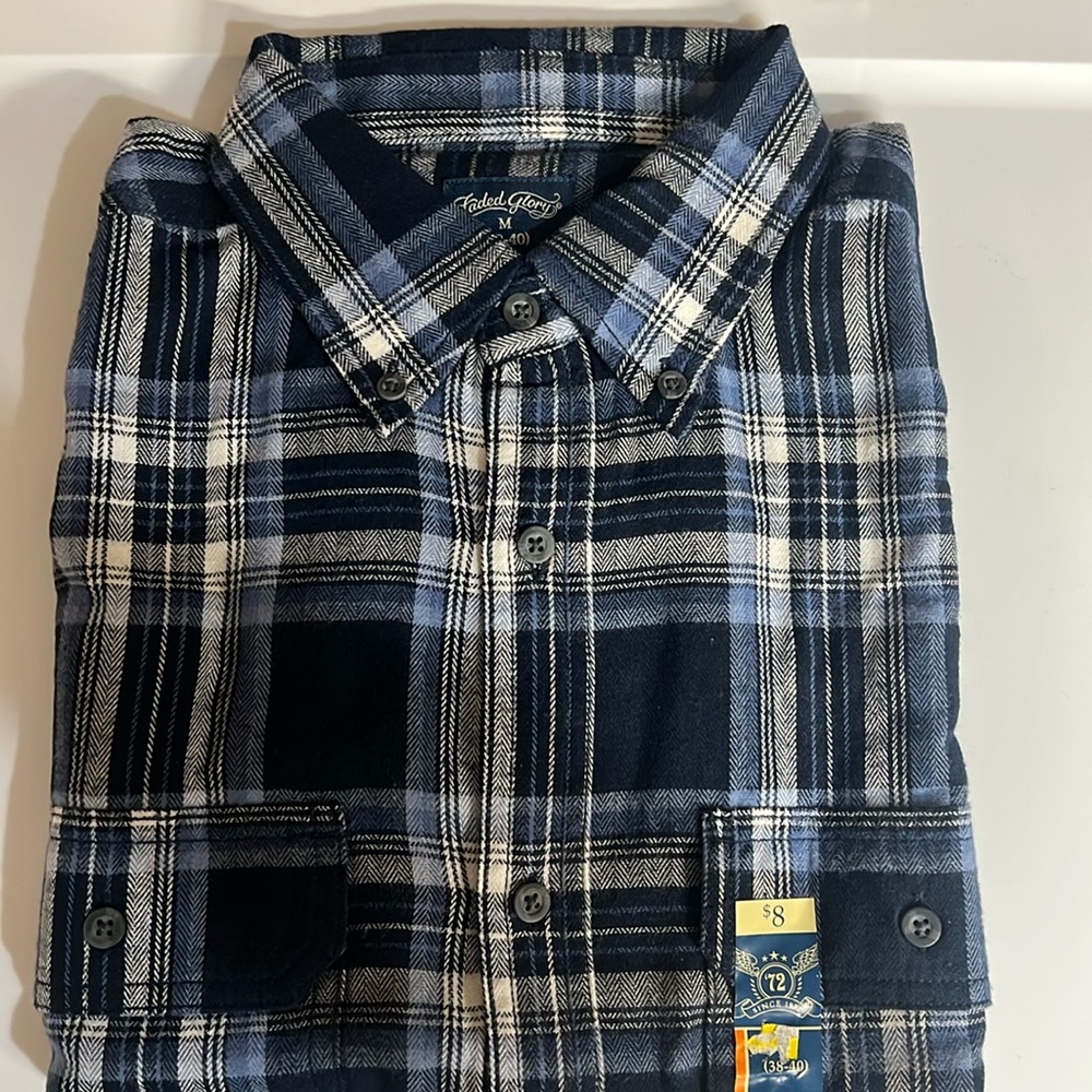 NEW Men’s medium (38-40) long sleeved flannel shirt.